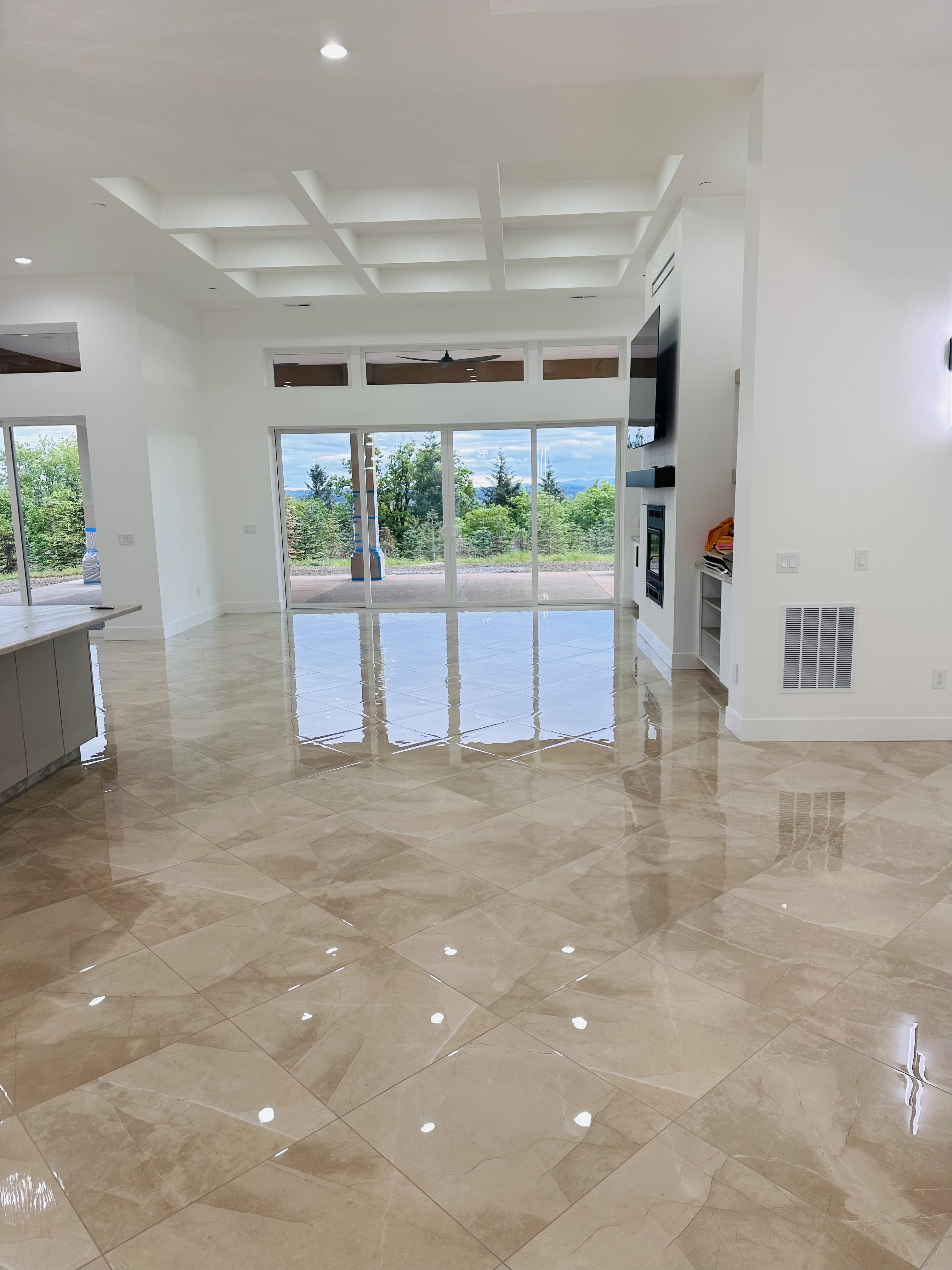 New build in Salem - tile throughout the house, 4,500 sqft, 24x24 - Photo 1