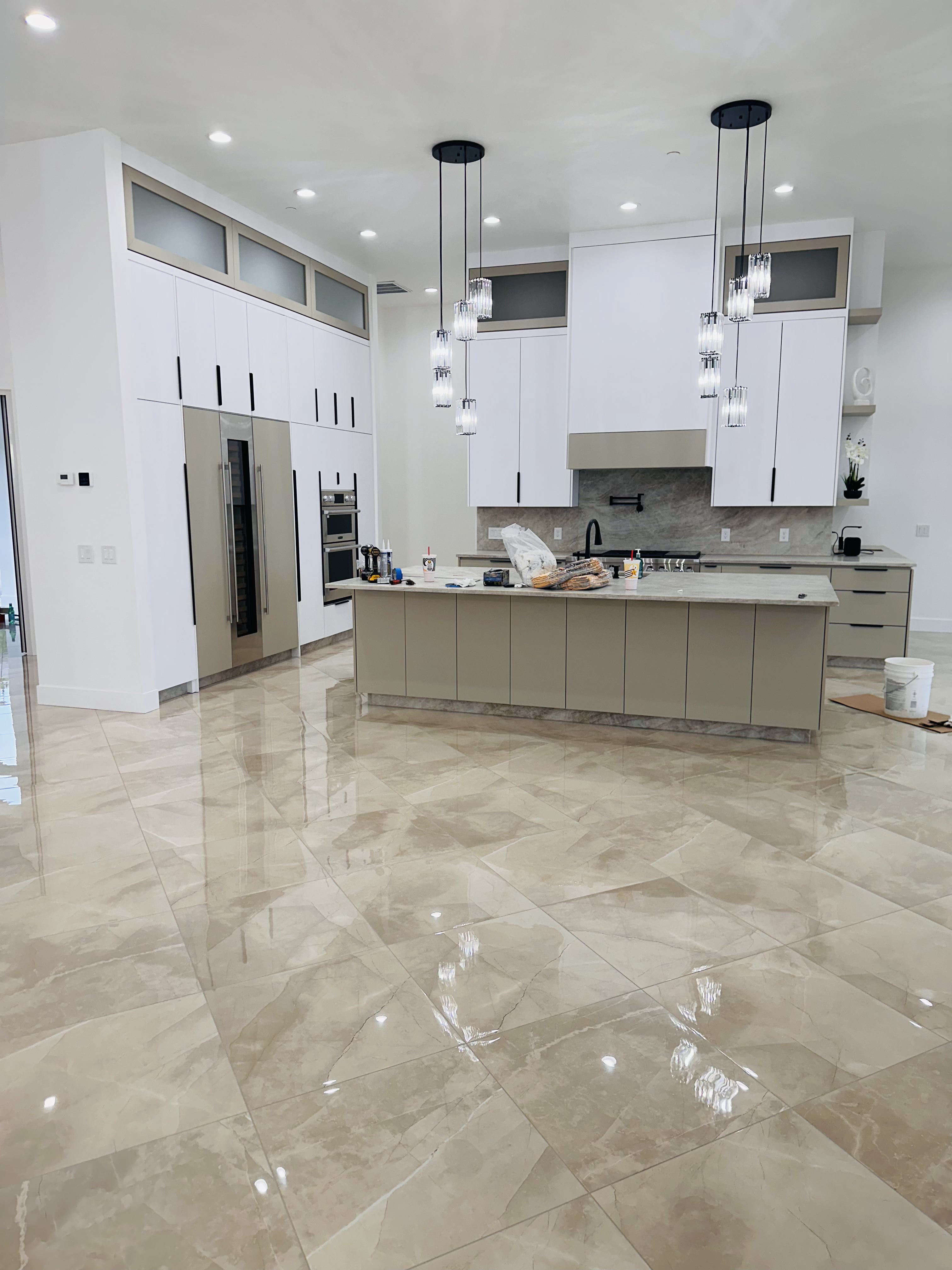 New build in Salem - tile throughout the house, 4,500 sqft, 24x24 - Photo 2